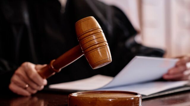 Arizona Mahkemesi Kalshi'ye Yönelik Ceza Davalarını Durdurdu