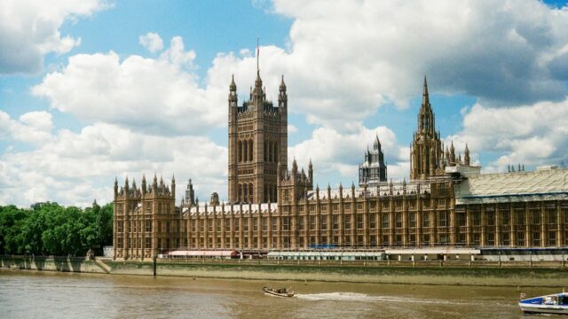 Правительство Великобритании предлагает запретить спонсорство от нелицензированных азартных операторов