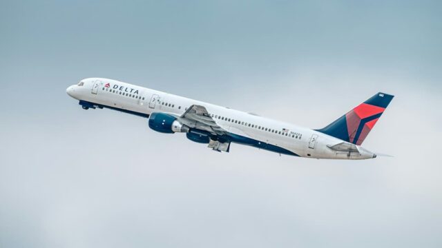 DraftKings и Delta Запустили Бесплатный Спортивный Конкурс на Борту