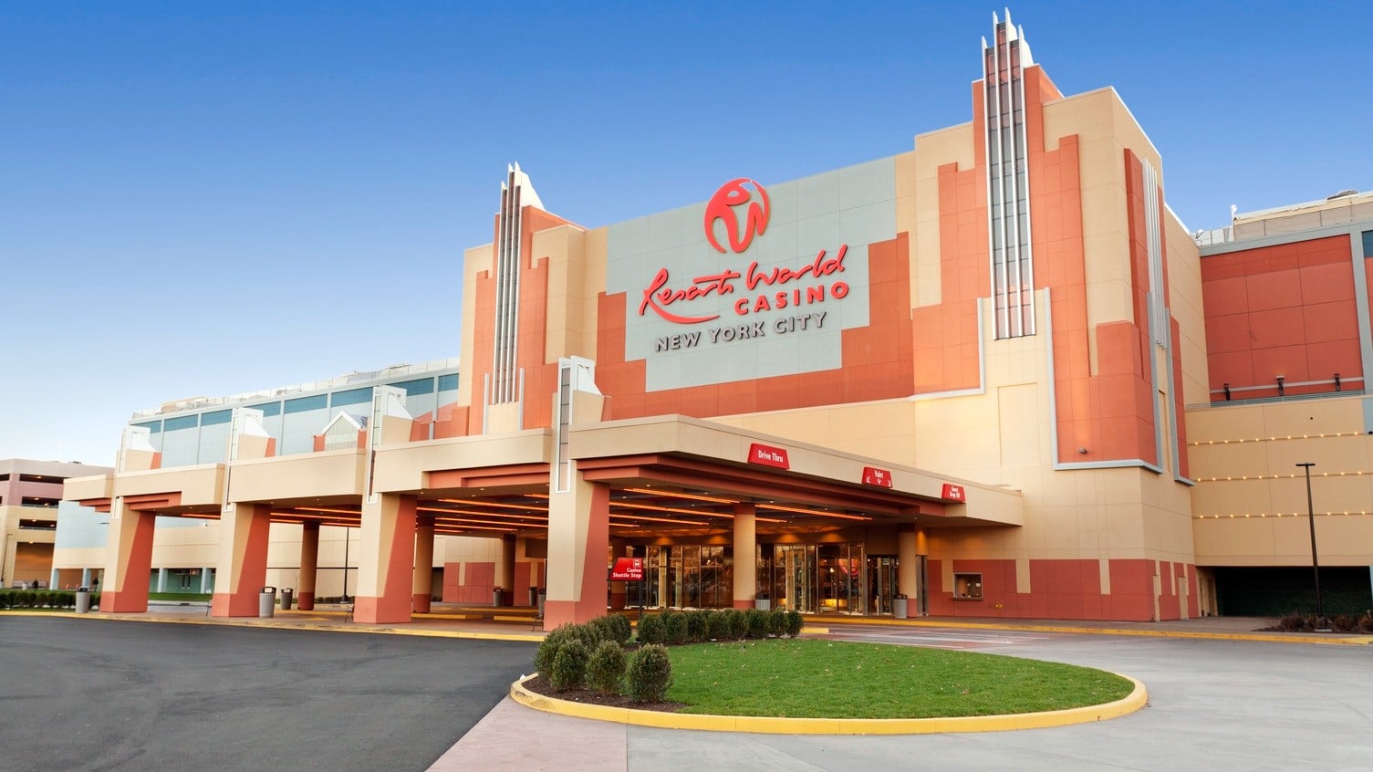 Депутаты Квинса требуют вмешательства по налоговому спору Resorts World