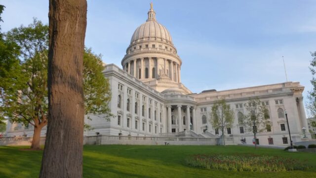Wisconsin Warns: Trading Election Contracts May Disqualify Voters