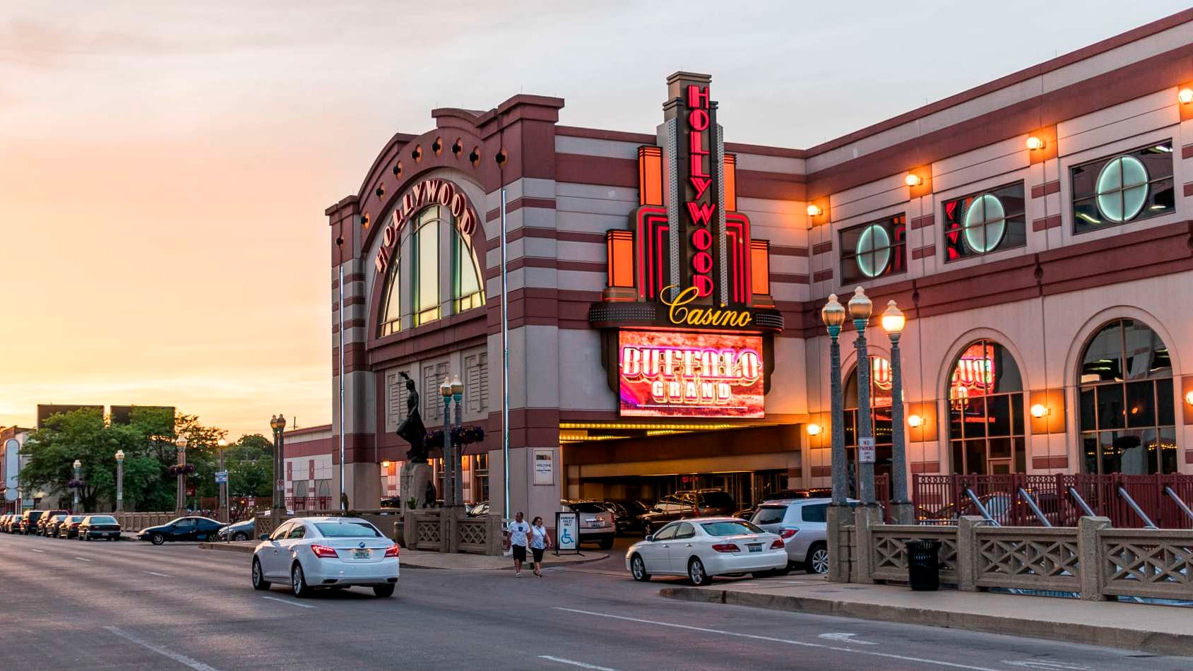 Hollywood Casino Aurora Riverboat to Close for New Land-Based Casino
