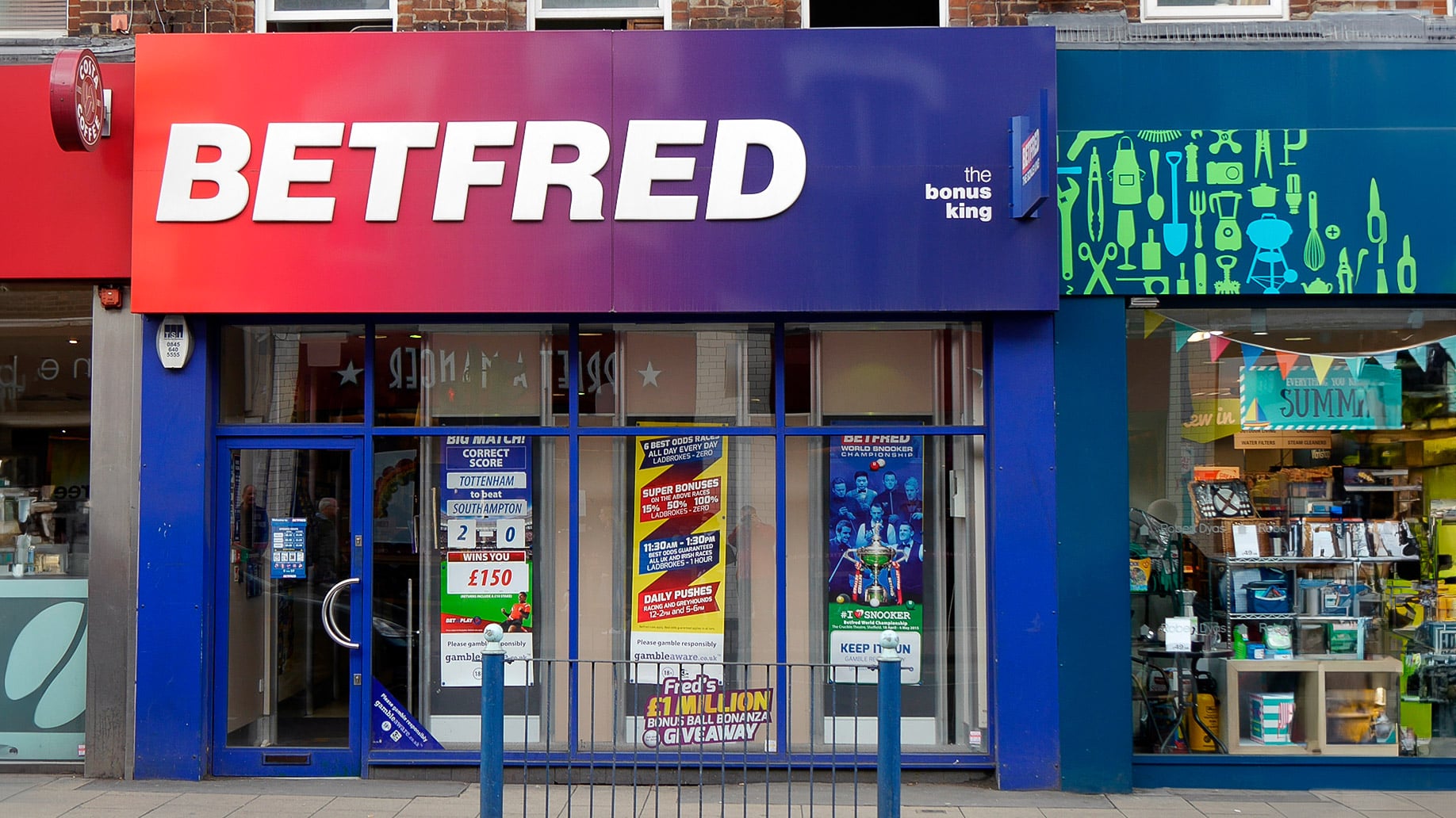 Betfred Operator Pays £900K to Settle Gambling Commission Probe