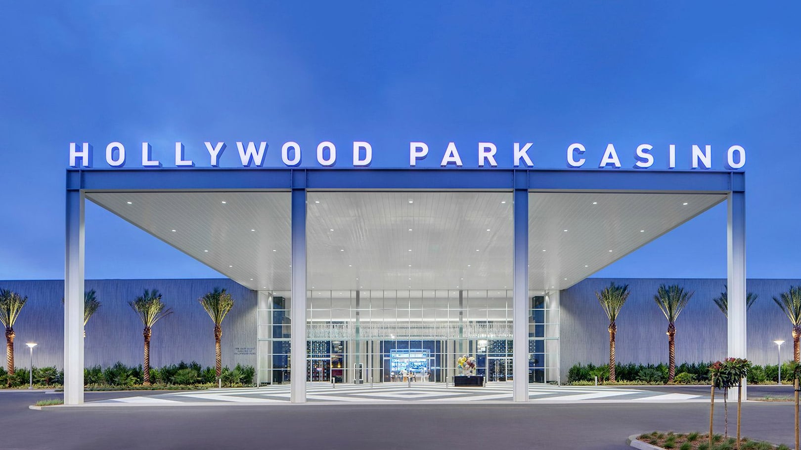 Hollywood Park Casino отмечает 10 лет в Инглвуде