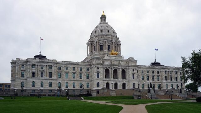 Minnesota Advances Bills to Regulate Sweepstakes Casinos and Prediction Markets